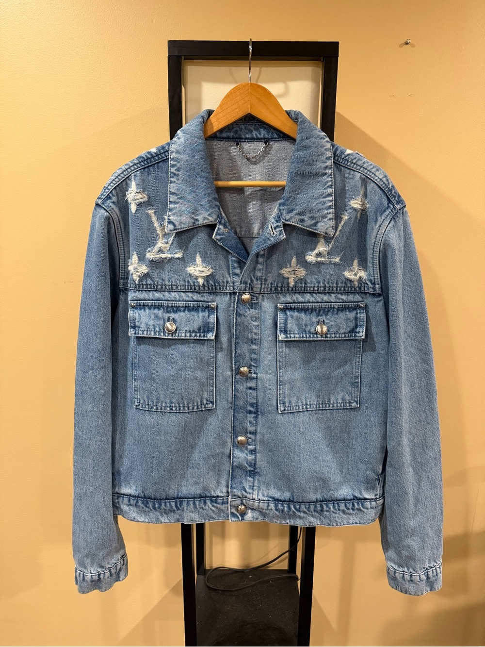 Louis Vuitton SS25 Frayed / Distressed Monogram Blue Denim Trucker Jacket - Picture 4 of 16